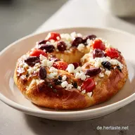 Griechischer Pizzaring: Mit Feta & Oliven