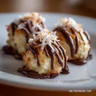Low Carb KokosQuarkPralinen mit wei&szlig;er Schokolade: S&uuml;&szlig;e ohne Reue.