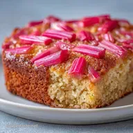 Saftiger Rhabarberkuchen f&uuml;r 12 St&uuml;cke
