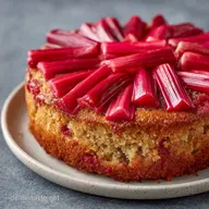 Schmandkuchen mit Rhabarber: Cremig