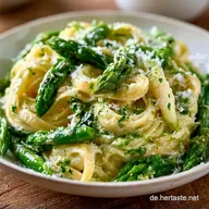 Einfache Vegetarische Spargelpasta mit Sahne
